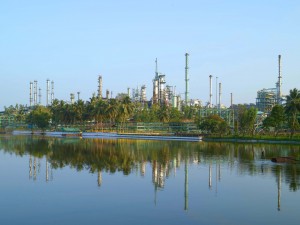 Typical refinery configurations include petrochemical units.